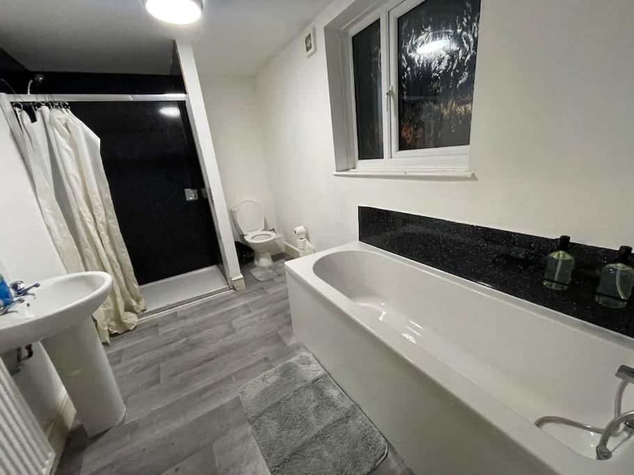 30 Percent Off Weekly Stays - 6 Bedroom House - 11 Beds Блэкпул Экстерьер фото